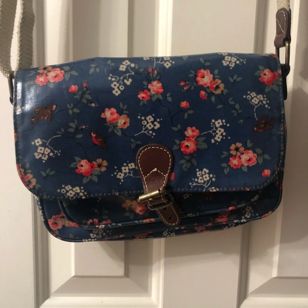 Cath Kidston floral crossbody bag - Picture 1 of 7